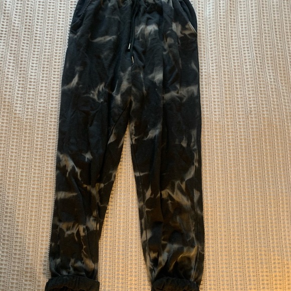 Missguided tie die 90s Joggers in grey - Picture 2 of 5